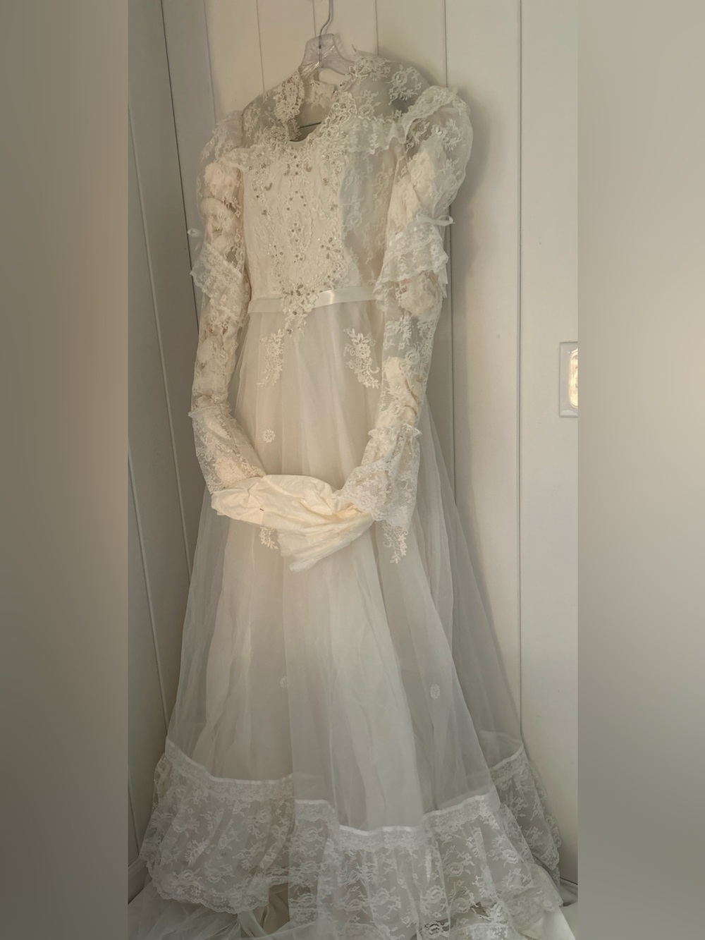 Wedding dress vintage 16 fits M 8 Lace Long Sleeve beaded ribbon tulle skirt 70s